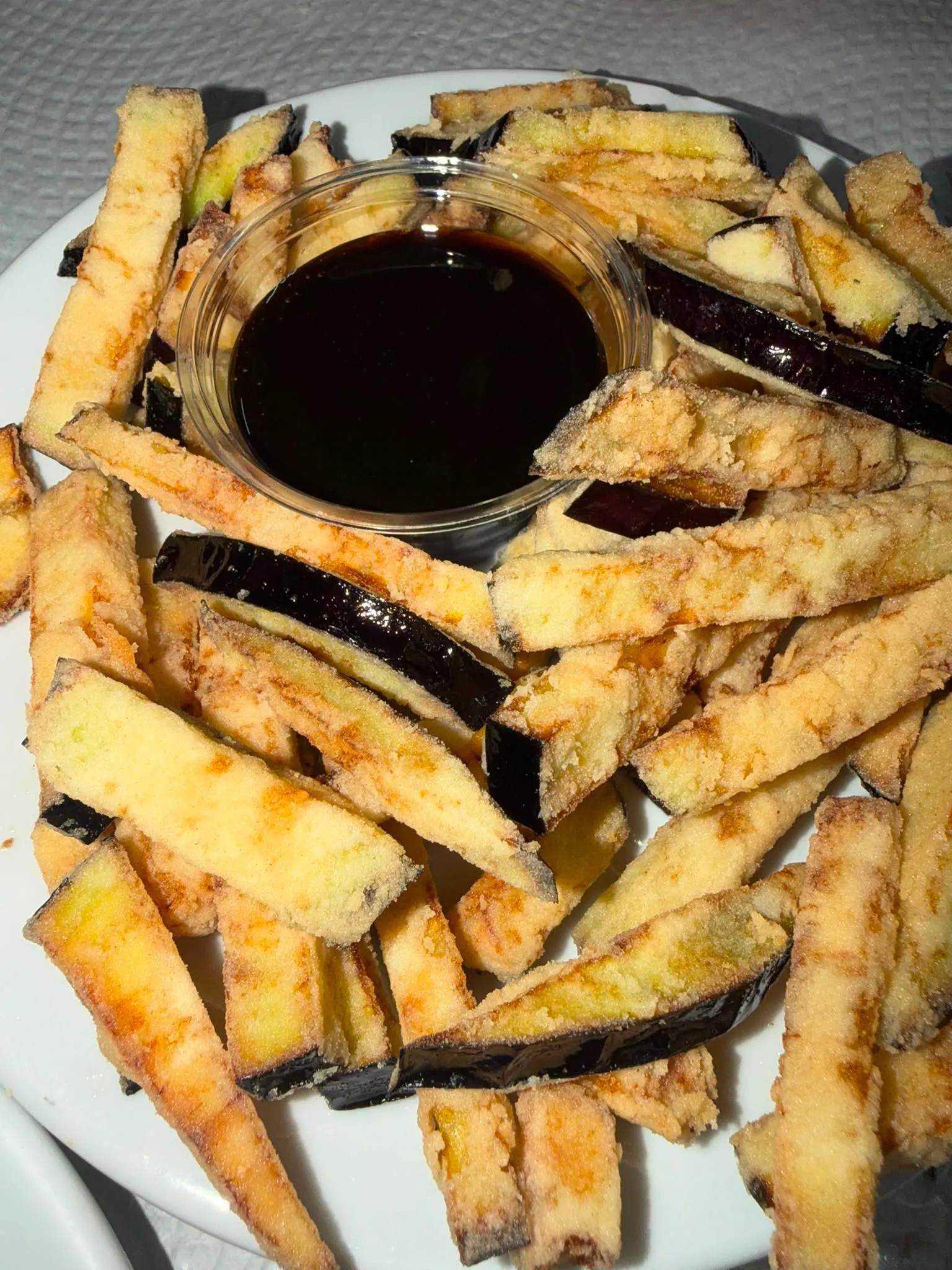 Berenjenas fritas con miel de caña, plato de El Bodegón en La Caleta de Vélez